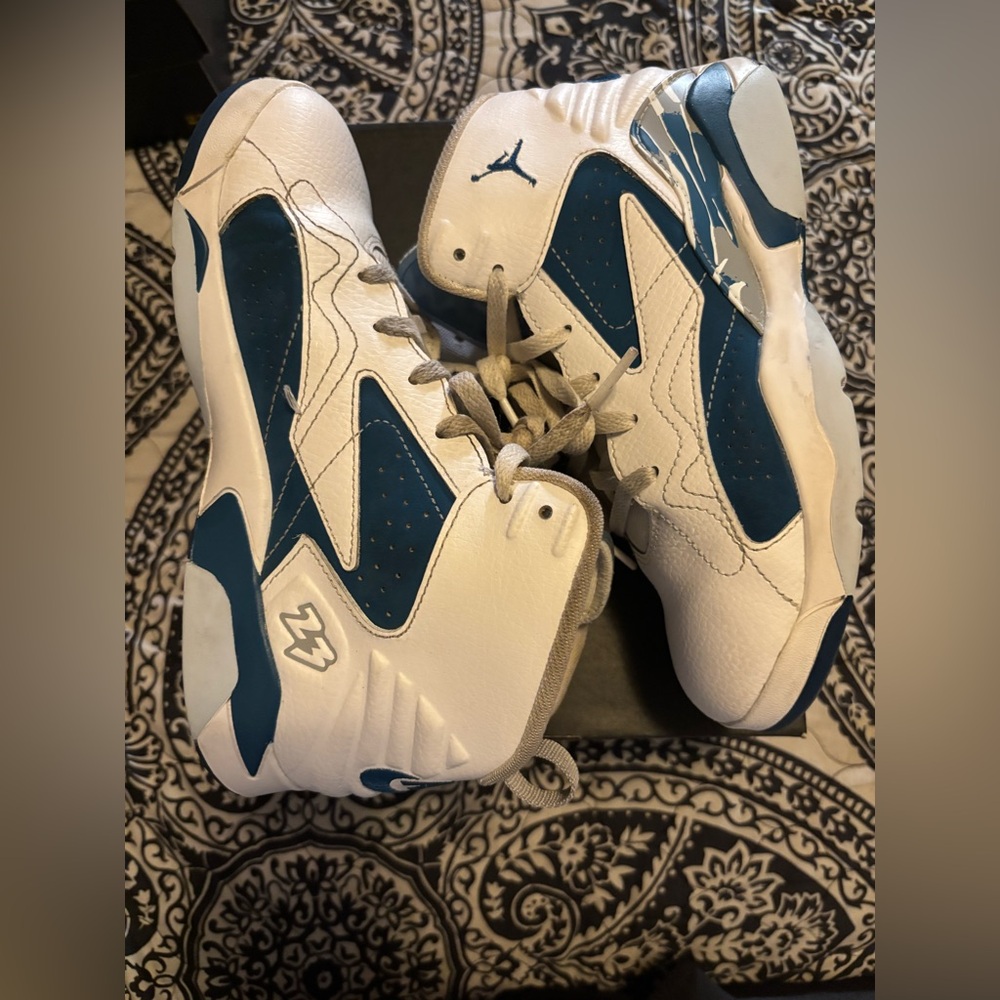 Gently Used Jordan MVP White and Industrial Blue Sneakers size 3Y - Picture 2 of 6